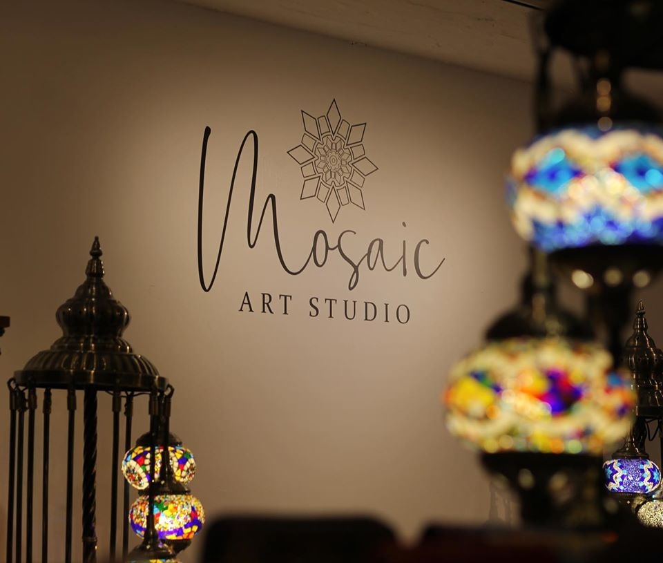 Mosaic Art Studio 是首個專注於在香港、台灣、荷蘭及加拿大推廣土耳其馬賽克燈及其相關產品的藝術工作室