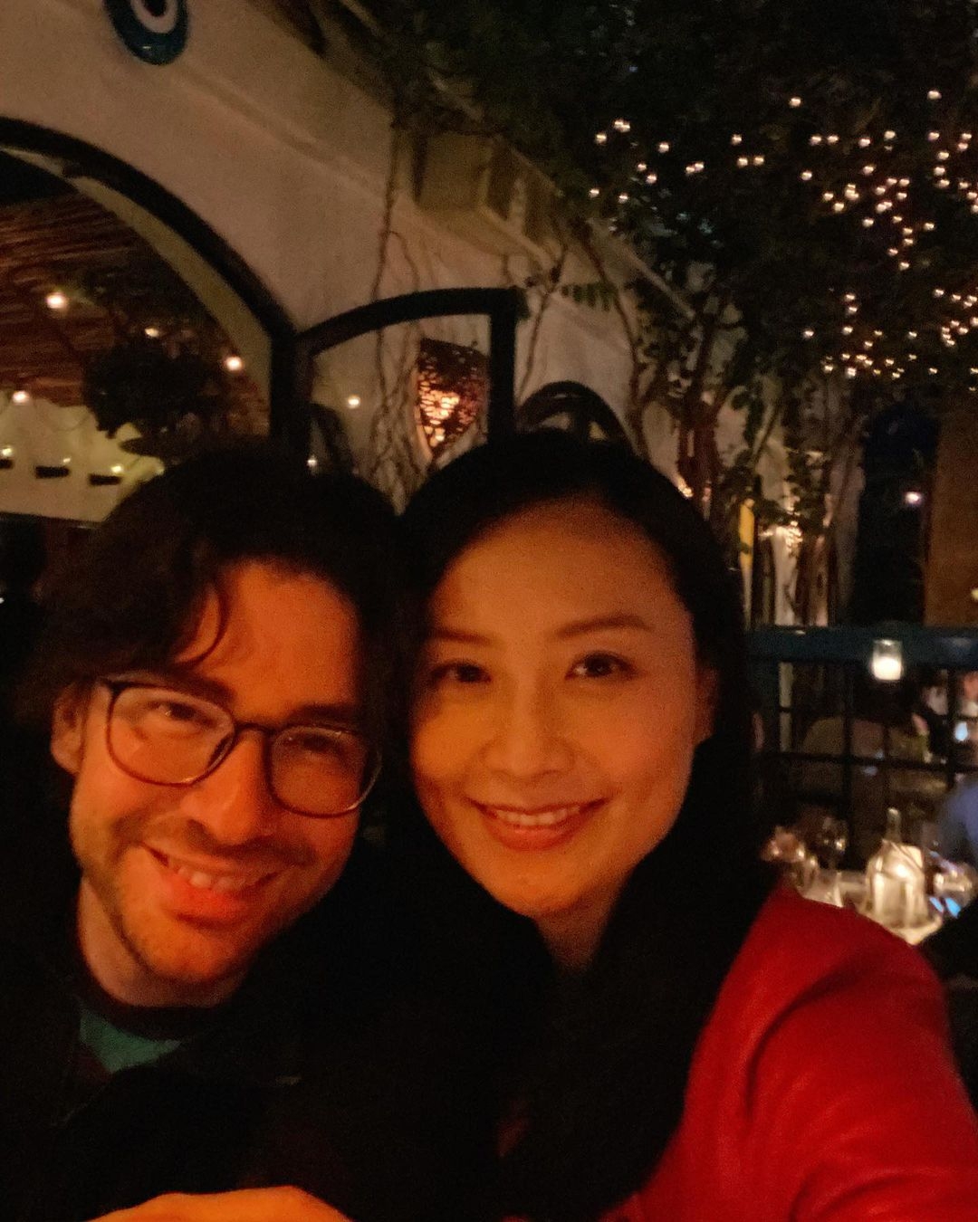 到底陳法拉與老公 Emmanuel Straschnov 是怎樣認識的?有指是Emmanuel 經過朋友的介紹才認識到陳法拉