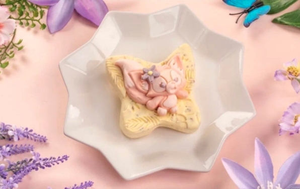 LinaBell 在園區內更有造型甜點發售,可愛的軟萌曲奇餅令人捨不得吃掉