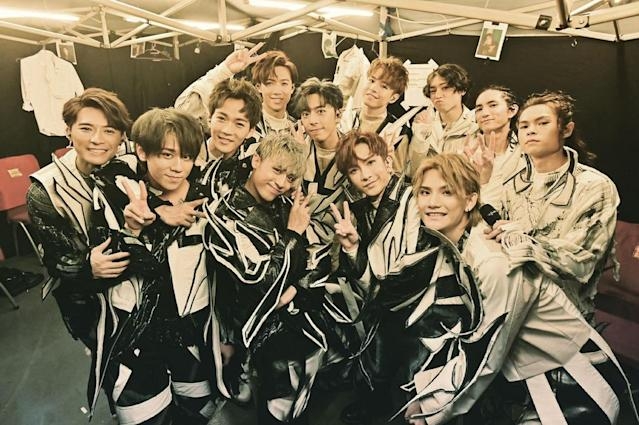 網民狠批Mirror 實力不夠，根本比不上，並表示 Mirror 除了香港，在其他世界各地無人認識