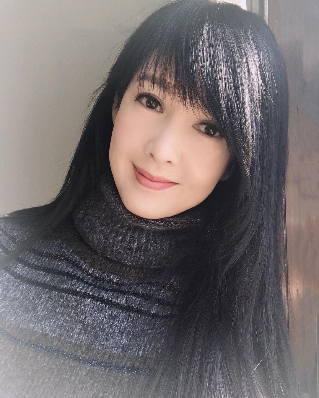 因此近年娛圈亦愈來愈多「凍齡不老女神」如黎姿、周慧敏等,無論肌膚、身材都依然保養得宜,絕對令人羨慕!