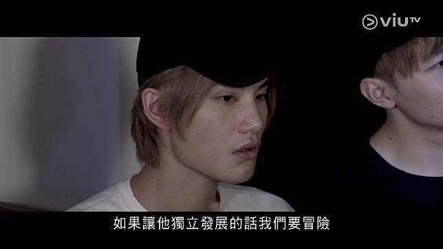 花姐曾經列出三個Jeremy暫時未能出Solo的原因:「身形太薄、高音唱得好但聲線太尖,以及是運氣問題」,認為他單飛出歌非常冒險