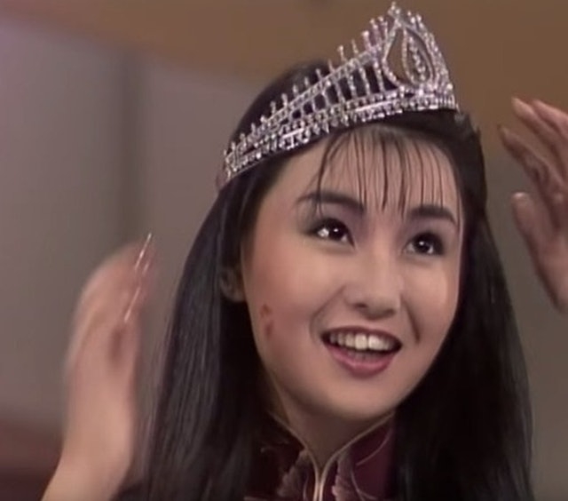 張曼玉由 18 歲參選香港小姐並奪下亞軍及最上鏡小姐而順利出道,憑著亮眼的美貌及獨特的氣質獲欣賞