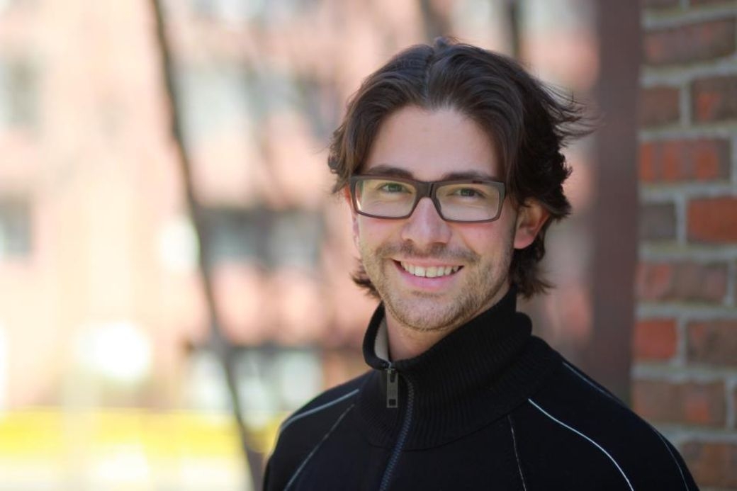 陳法拉老公 Emmanuel Straschnov 後來有了工作經驗,憑實力考入了哈佛大學商學院並就讀工商管理系