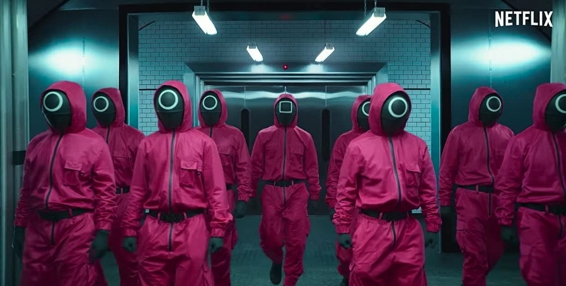 其中一個人要做捉,捉人的人需要蒙眼,而其他人就待在指定範圍裡自由走動,期間要避免發出聲音,令到蒙眼的人發現你的位置!