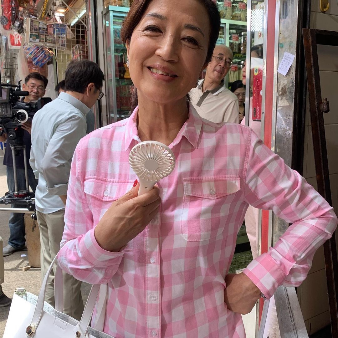 其後馬海倫更投資多層物業保值兼收租,如今已經棟棟升值至過千萬,她指全靠媽媽叮囑她 65 歲前都必須盡量節儉,65 歲後在經濟許可下,才可以揮霍一下。