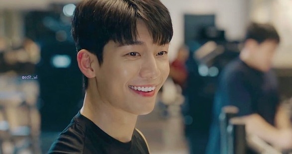 劇中飾演「臥底警察」的魏河俊以精湛細膩的演技,及亮眼外表吸引觀眾的眼球