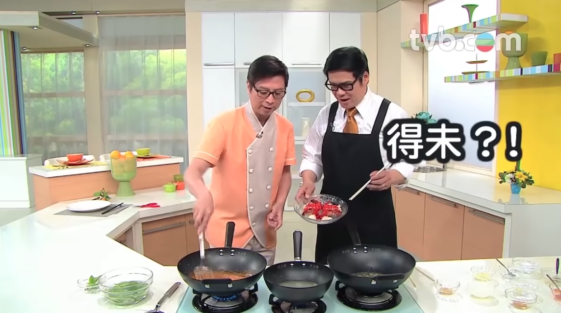 安德尊與李錦聯後來更索性將不滿擺上枱面,兩人的鬥嘴名場面甚至更成為《今晚食乜餸》的看點之一!