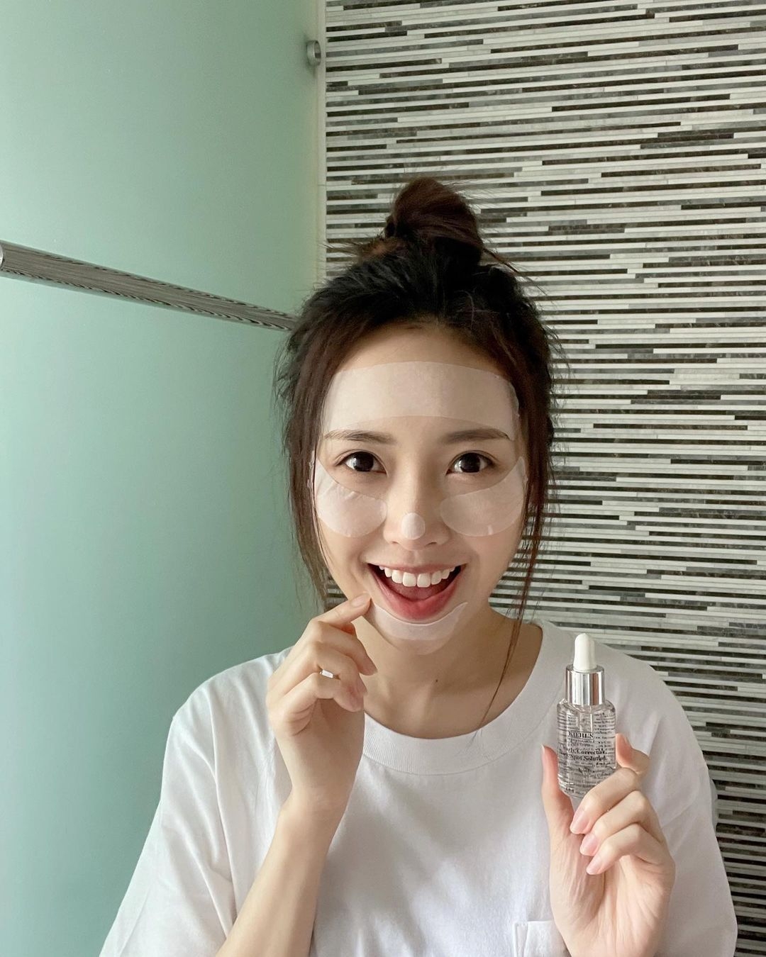 安白精華配合安白濕敷貼 可在重點位置做好美白。