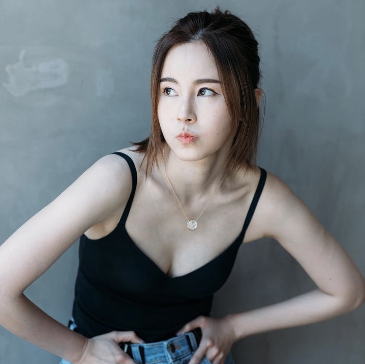前Cookies成員傅穎(Theresa)自18歲就出道,在娛樂圈打滾多年的她近日拍片談及對娛樂圈「潛規則」的睇法