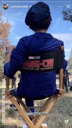 梁朝偉老婆劉嘉玲在 IG 限時動態發佈了一張坐在《尚氣》椅子的背影相,並寫下了「尋找十環」