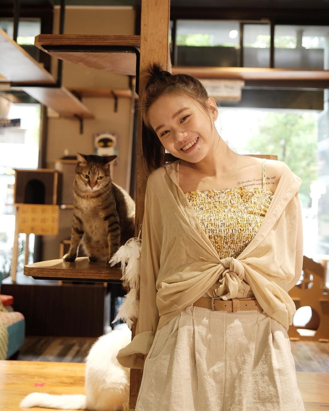 希望陳彥婷能夠利用公眾人物加新手媽媽的身分去呼籲女性,更指「當媽媽了就要自重,穿著上要保守」、「不要穿的過度華麗」,更指穿吊帶背心、短版上衣、露肩平口上衣等衣著都是不得體的