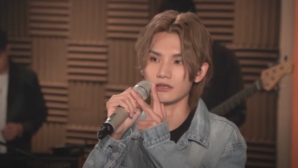 Jeremy 大膽挑戰了各個成員的單曲,歌曲曲風由R&B到搖滾也涉獵到