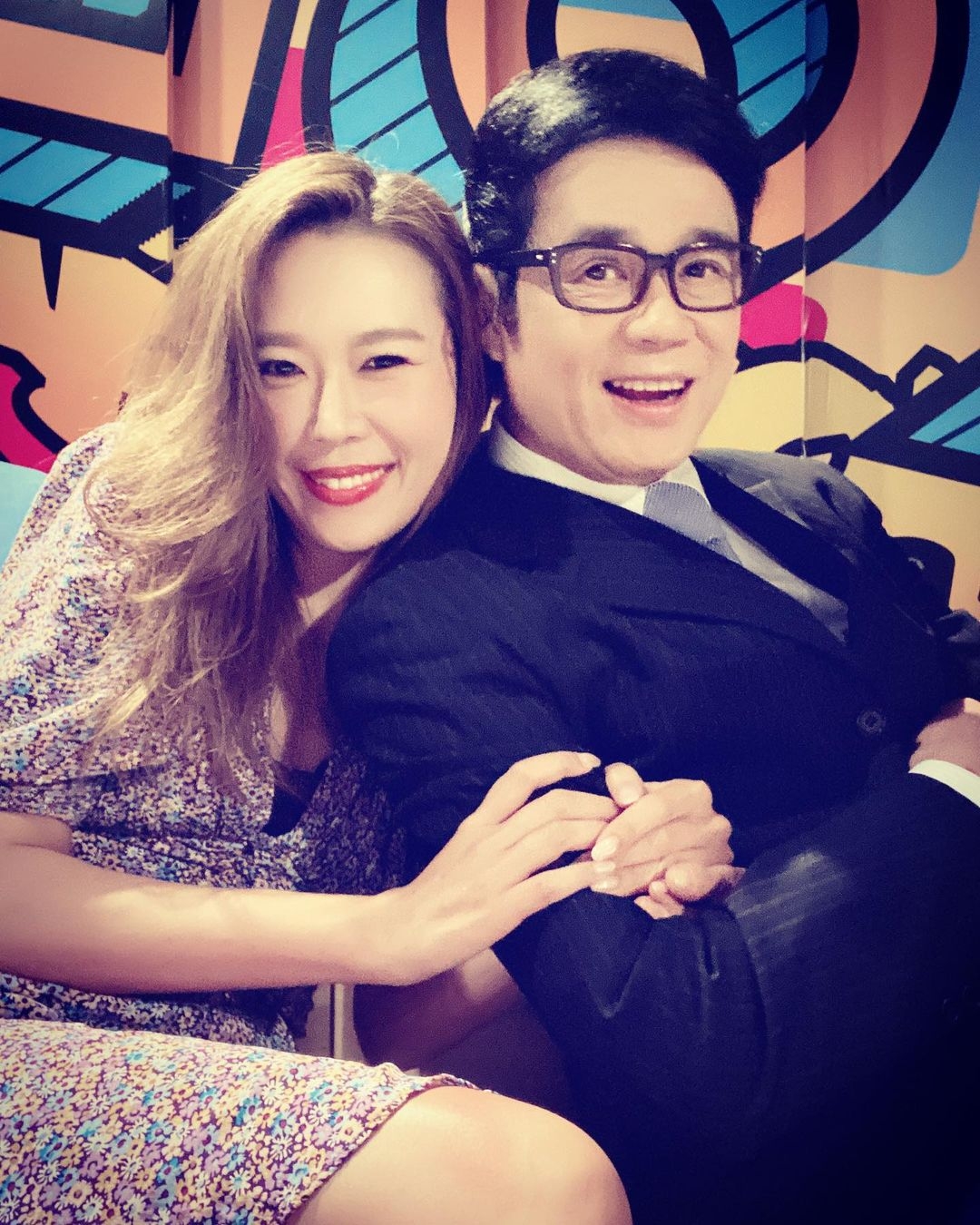 不過不要看安德尊在螢幕前「傻吓傻吓」,不少傳聞亦盛傳大王其實是圈中著名的「鑽石王老五,於元朗擁有不少地皮,更曾被人譽為「禾稈冚德尊」!