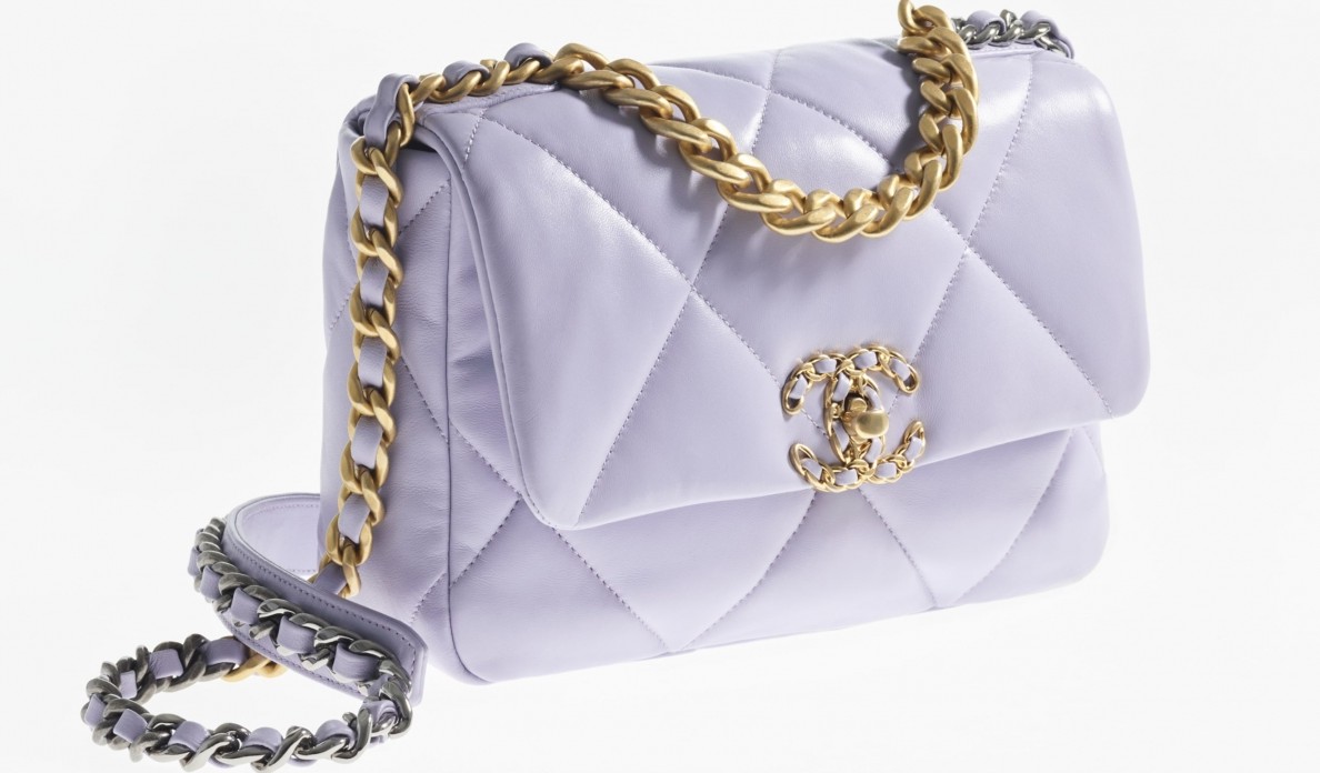 chanel-19-handbag-light-purple-lambskin-gold-tone-silver-tone-ruthenium-finish-metal-lambskin-gold-tone-silver-tone-ruthenium-finish-metal-packshot-artistique-vue2-as1160b04852nf289-8845480001566
