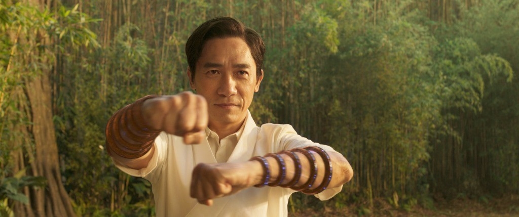 原來白龍王一生最疼愛的一位弟子就是近期因出演 Marvel 電影《尚氣》而被全球熱捧的梁朝偉,不過有傳對於與偉仔關係密切的太太劉嘉玲,就竟然被白龍王列入終生拒見名單?