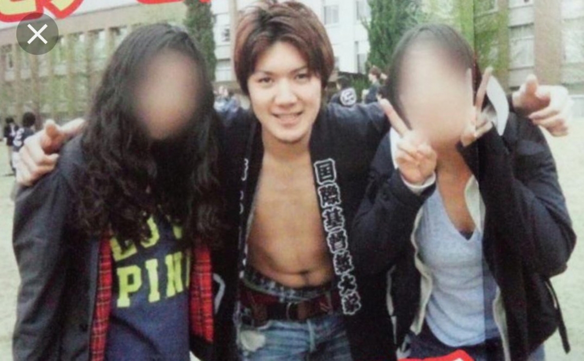 日本皇室真子公主的未婚夫小室圭因外型不俗,過去曾吸引不少女生投懷送抱。
