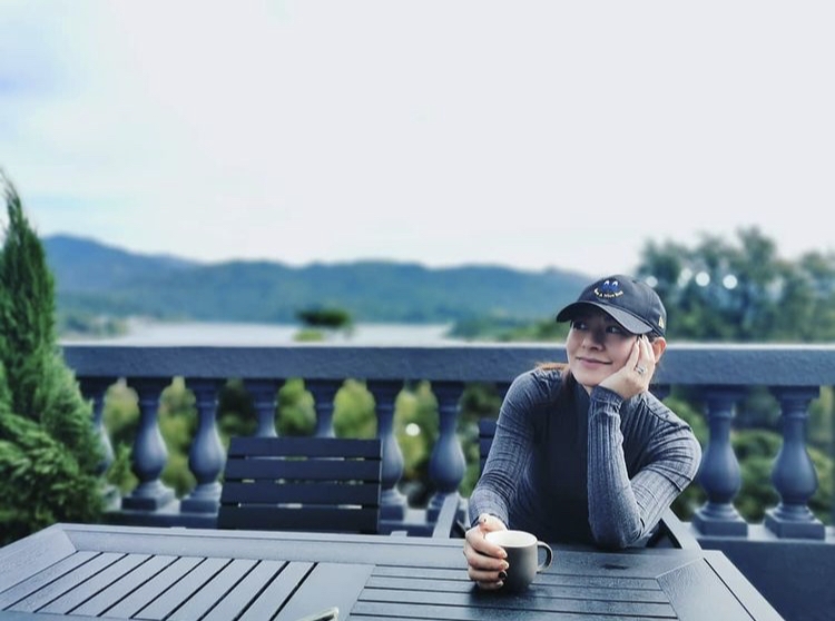 讓江若琳閑時上到天台邊嘆咖啡、邊欣賞四周美境,尚當寫意!