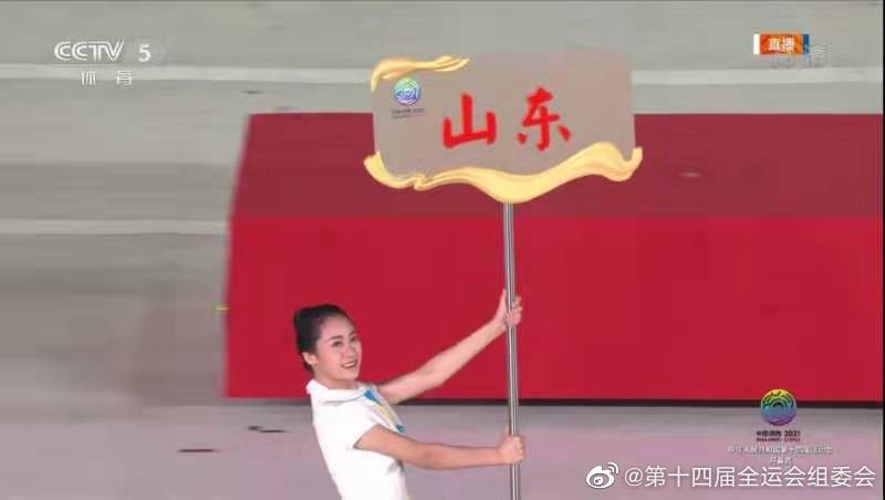 有網友認為大家應該注意選手們的表現而不是隊服設計。