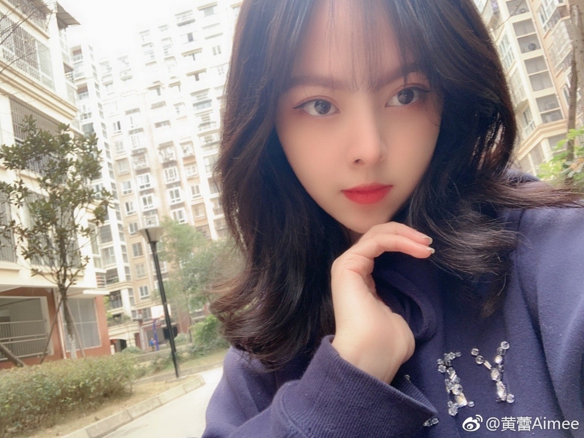 長江七號飾「陳俊生」的黃蕾現時看起來像一位網美,不時都喜歡在微博分享自拍照﹗