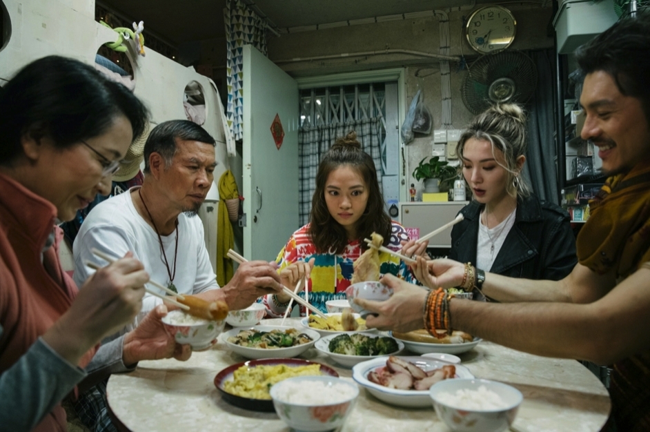 在劇中與家人一家五口同住公屋的她,自爆現實中也是與家人一家四口住在公屋單位