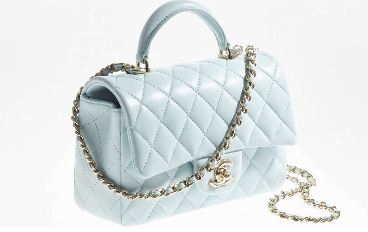 如果你正在尋找一款易襯之餘卻又不易撞款的選擇,它絕對是最佳選擇!