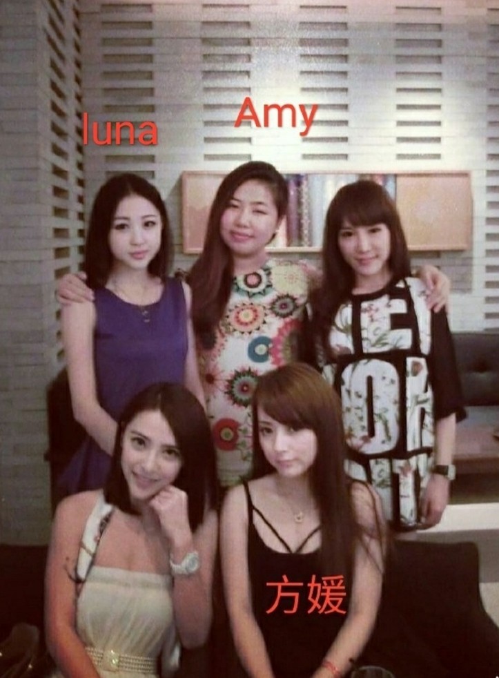 恰好去年台灣男星潘瑋柏閃婚，其空姐老婆 Luna 就被爆出不少黑歷史，當中更涉及一張方媛、 Luna 以及疑似被指是天王嫂訓練營星級導師 Amy 姐合照，不禁引發大家聯想。