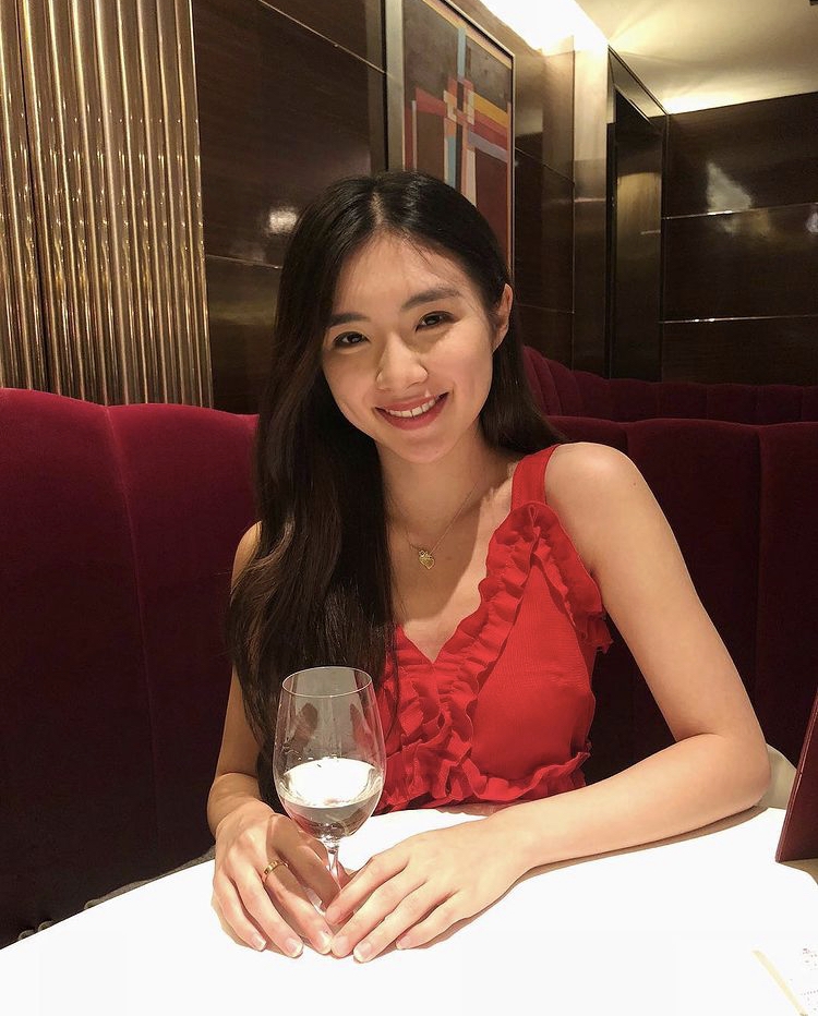 不過卻有傳Carina人緣麻麻,未知會否成為日後在圈中發展的絆腳石?