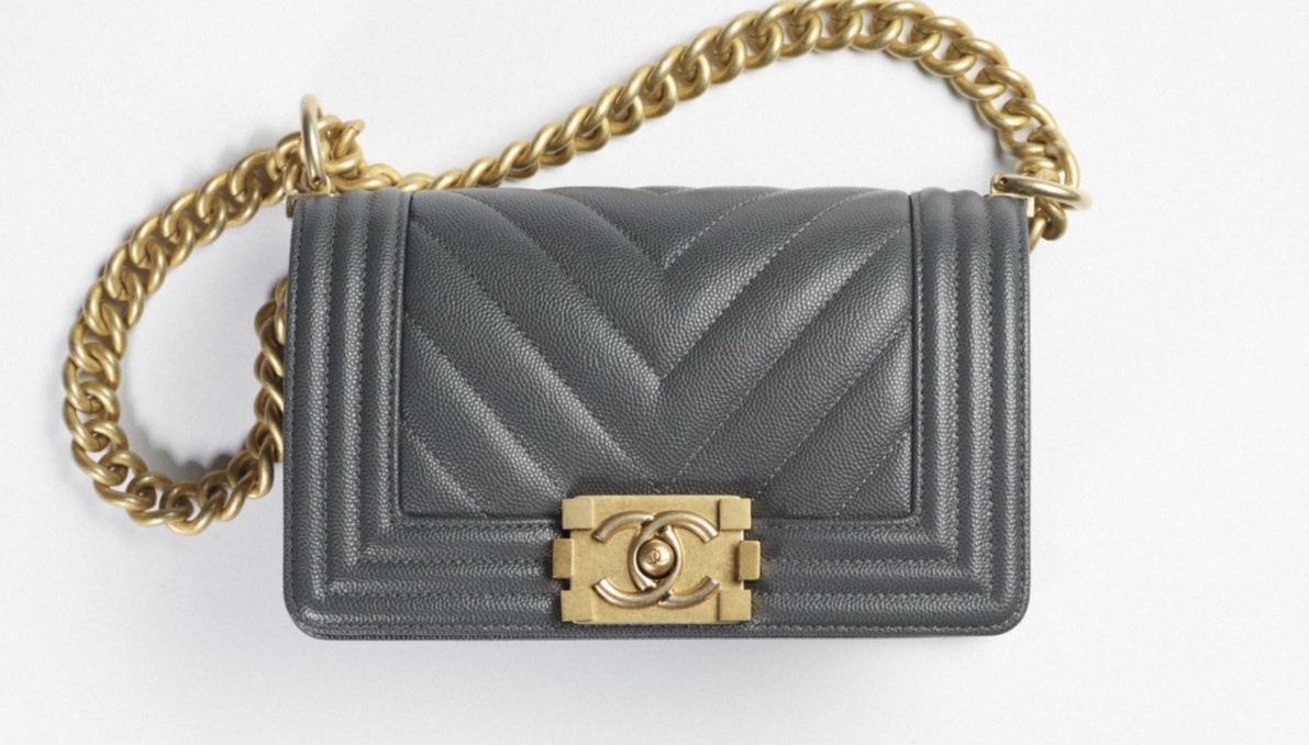 今季更為細號尺寸加入如米白色、淡粉色以及大象灰色的新色,感覺比大尺寸來得更加有氣質,絕對是必搶之選!