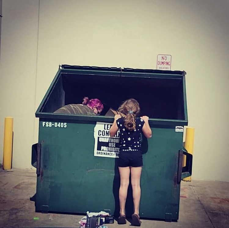 Tiffany有時更會帶着丈夫和子女「尋寶」