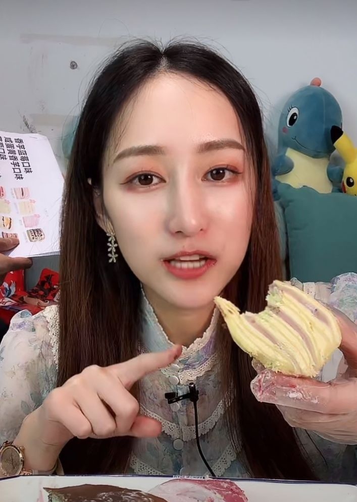 「吃不飽的晴子」嘴角開始出現損傷和變暗沉,疑似是因為進食和催吐造成的潰爛