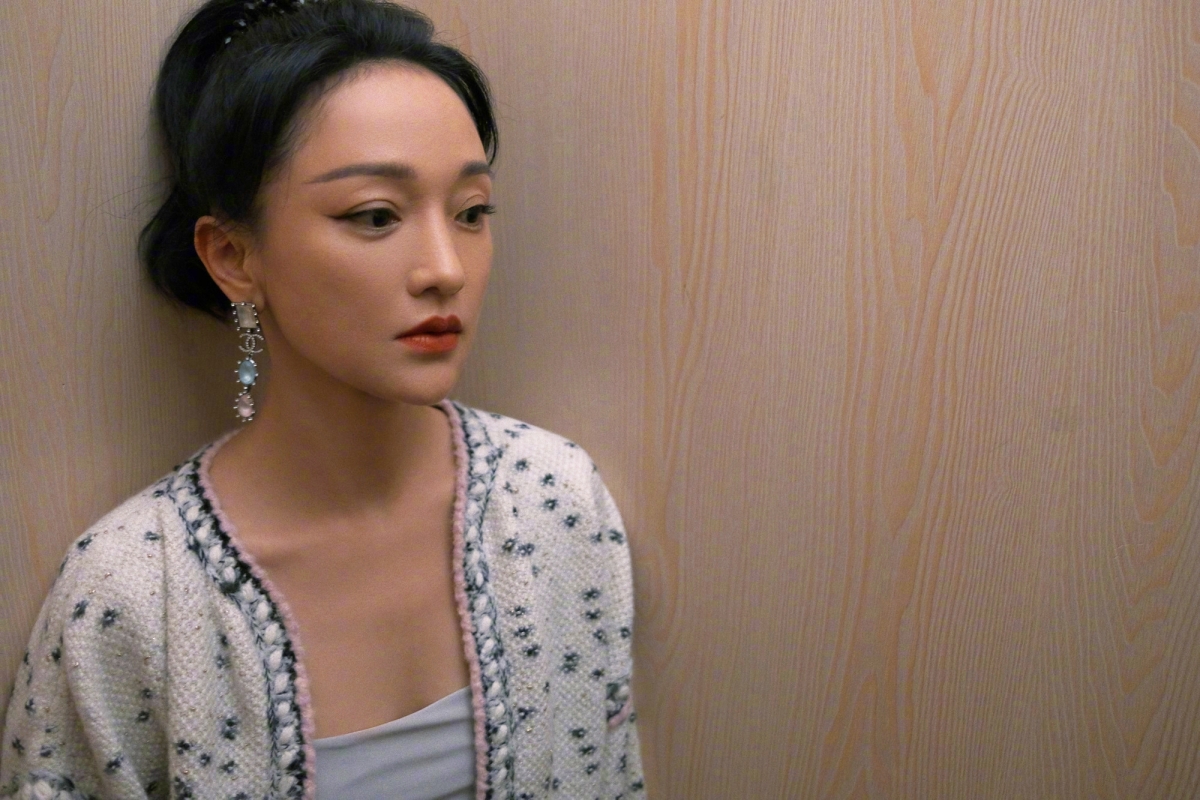 內地一線女星周迅的演技向來備受肯定，作為「三金后冠」的她坐擁台灣金馬獎、香港電影金像獎、中國電影金雞獎，吸金能力自然强！