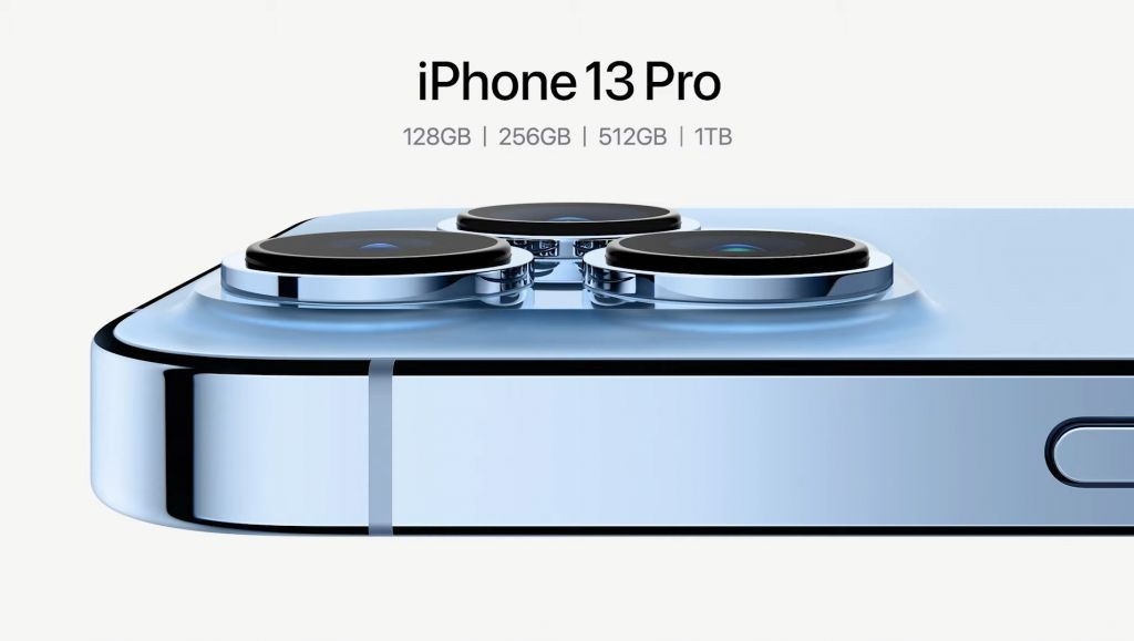iPhone 13 Pro 和 Pro Max 依然是沿用三鏡頭設計,同樣配備全新光線感應器