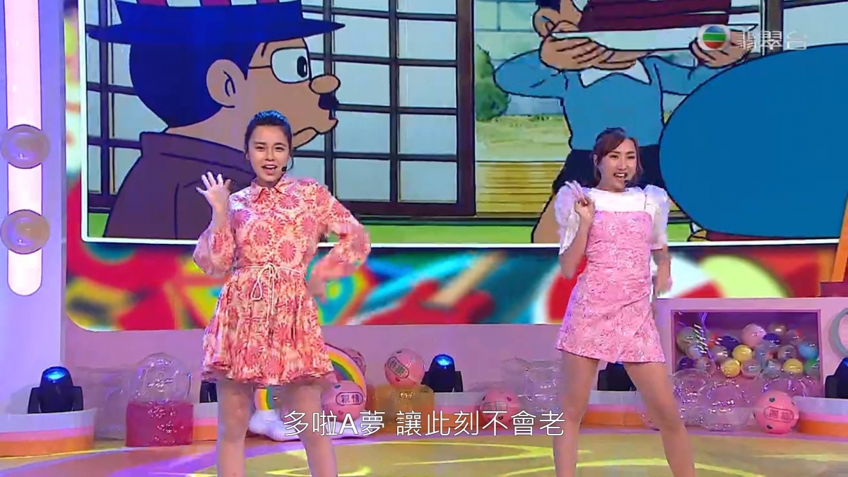 節目中比較新穎的就是4位聲夢學員的新版多啦A夢舞台，青春洋溢的她們再演唱了新兒歌《Hands Up》。