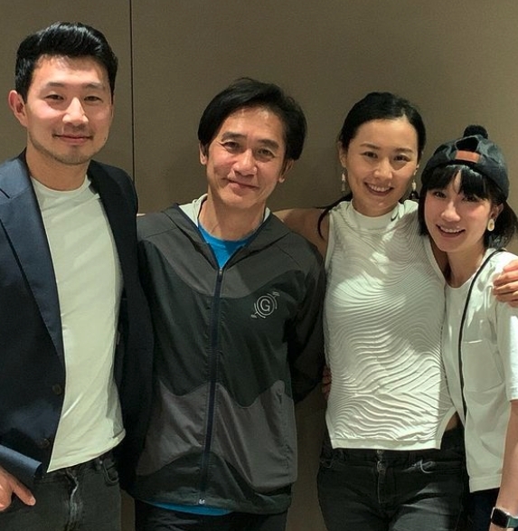 Emmanuel 可愛!不過有網民就指「對手」梁朝偉是男神級的演員,顏值高又魅力沒法擋,身為陳法拉老公的他呷醋