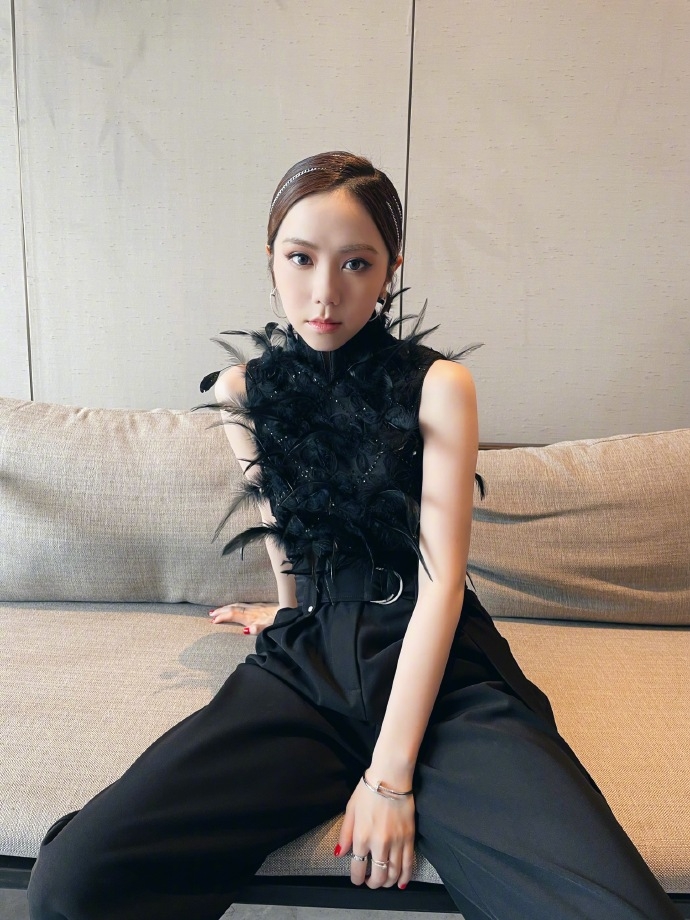 將事業重心轉戰內地的鄧紫棋吸金能力亦超強