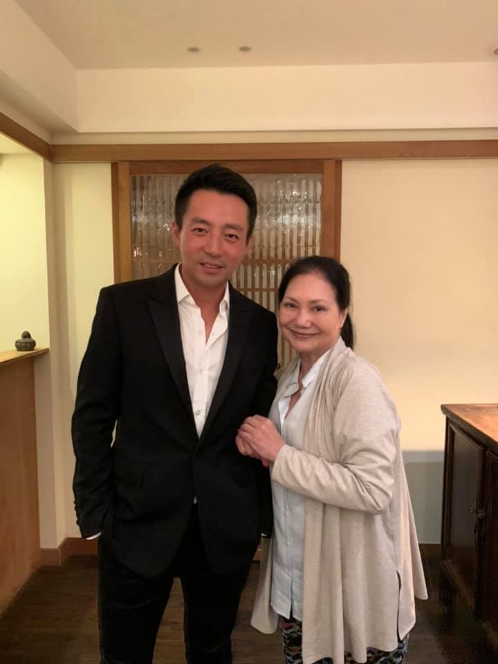 兩方的母親汪媽媽與徐媽媽亦不時為二人打圓場,解釋他們只是兩夫妻鬥氣