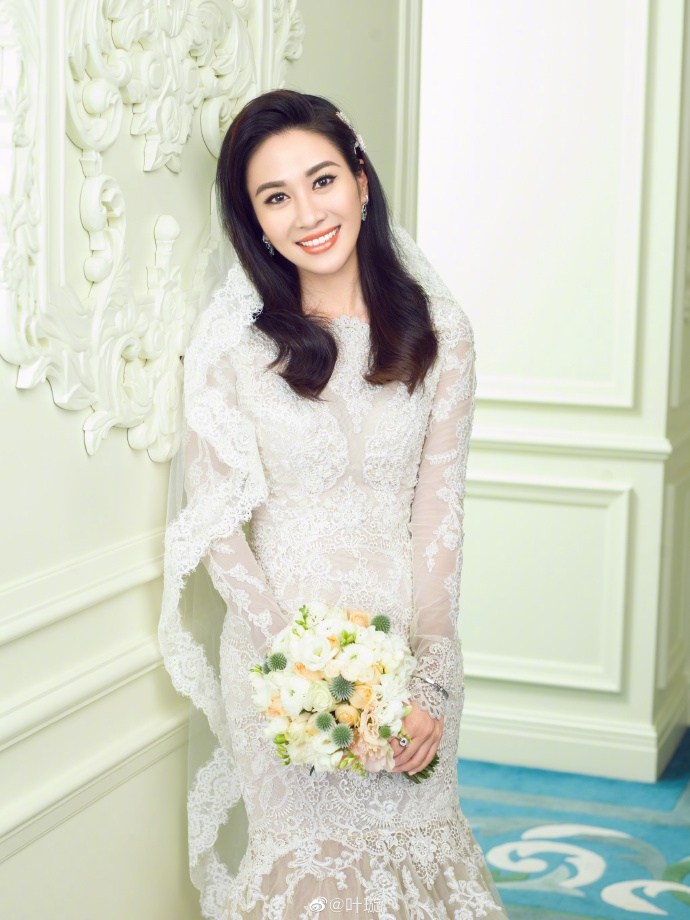 葉璇又大讚男朋友對她又愛又寵,近日更送她一個夜光燈喇叭