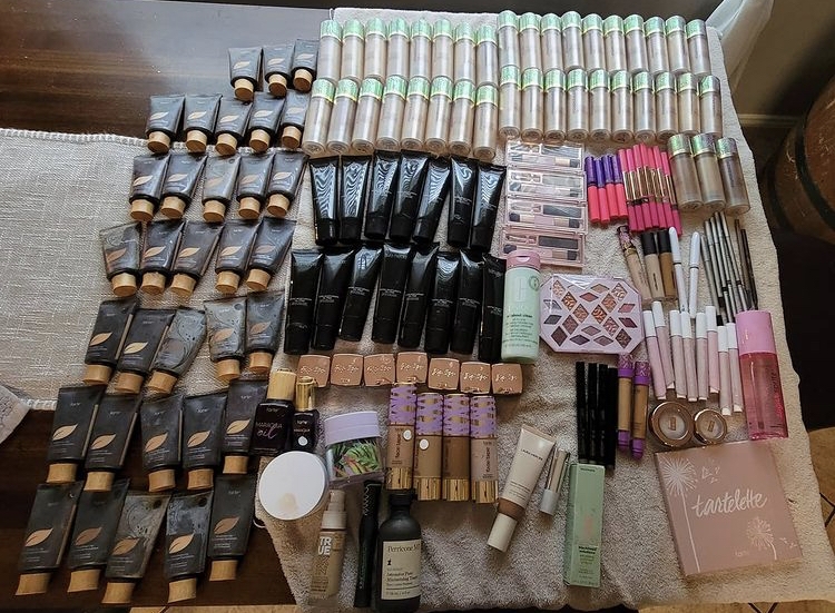 Tiffany的目標大多鎖定在超市、知名品牌或精品店外的垃圾桶