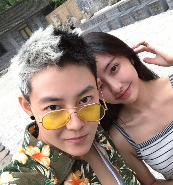 不少人都知道外表中性的皇甫聖華性向是同性戀,她更和幾位內地女星郭碧婷和李溪芮傳過緋聞