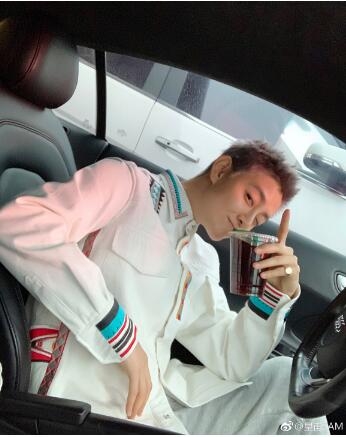 張駕車的照片因為太相似陳冠希被瘋傳