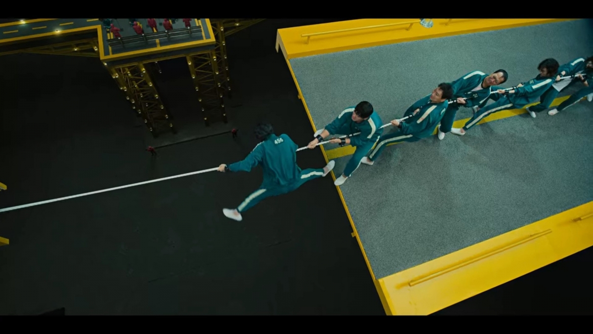 人人都玩過劈手指,雙手先合緊並將尾指伸出,目的是要對對方的手指劈開。當手指被分開,就順序換上無名指等,直到大拇指。