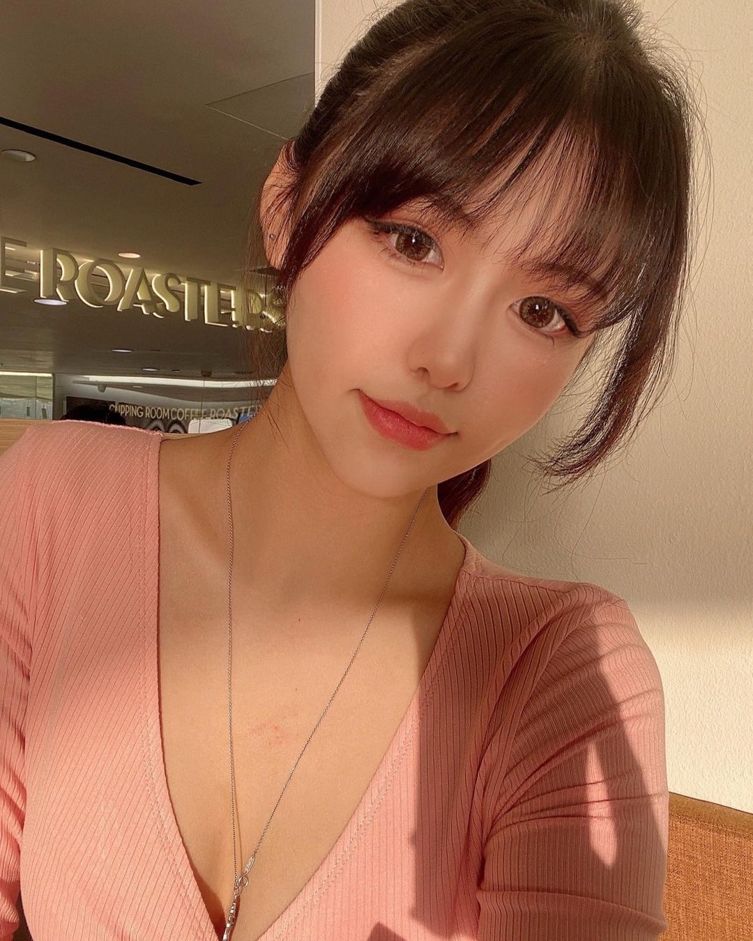 而昨日亦再有消息指出,星爺為保障自己私生活的私隱,因此每次出海時均要求所有參與者都不可於其遊艇上進行拍攝,