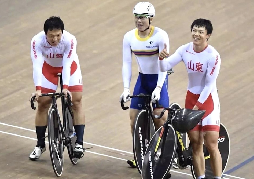 山東男子單車隊的隊服設計和女子的一樣,但沒有那麼尷尬。