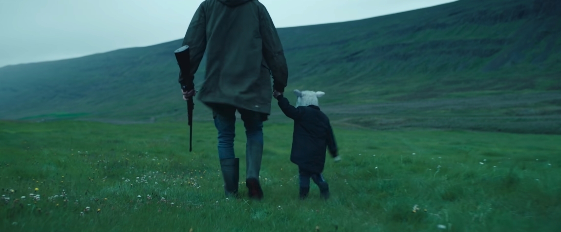 《羊懼》(Lamb)故事描述一對居住於冰島的牧羊人夫妻瑪莉亞和英格瓦,他們原來過著與世無爭的平凡生活,但某一天,他們的牧場卻迎來了一位神祕的「生物」,他們卻依然決定將牠撫養成人。