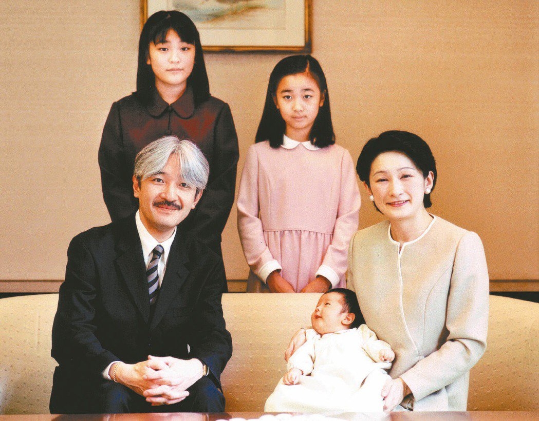 真子公主亦成為了繼第二次世界大戰後,首位因結婚脫離皇室卻沒有領取補助金的女性皇室成員