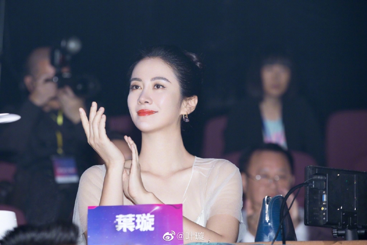 葉璇最近的愛情運大好,不但密密在網上發佈甜言蜜語,低調公佈自己與圈外新男友蜜運中