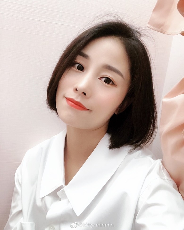 葉璇早前為小默先生捲入官非,因小默先生的前度呂梅公開斥責小默先生是位渣男,於是葉璇就出面為男友護航