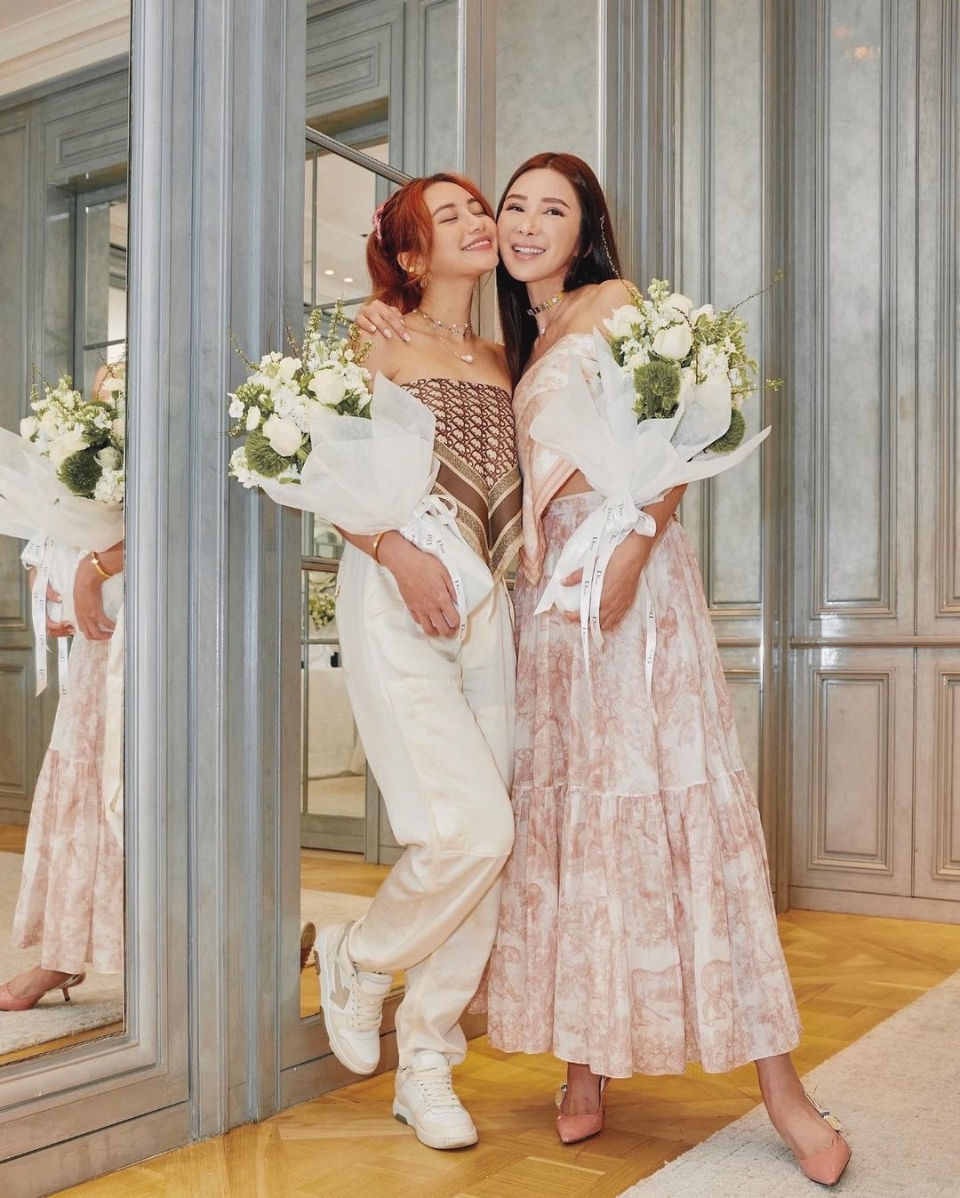 據知，擁有兩國混血血統的蔡佳芸，父親是印尼富商 Nurdian Cuaca，媽媽則是新加坡名媛蔡欣穎。