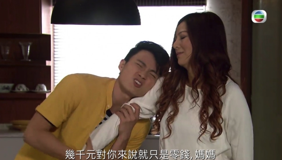 母親對兩姊妹的待遇相差甚遠